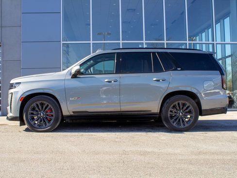 Used 2023 Cadillac Escalade V w/ LPO, ONYX Package image 7