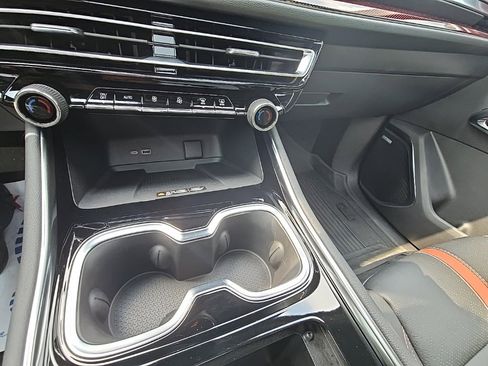 Used 2024 Chevrolet Traverse RS image 18