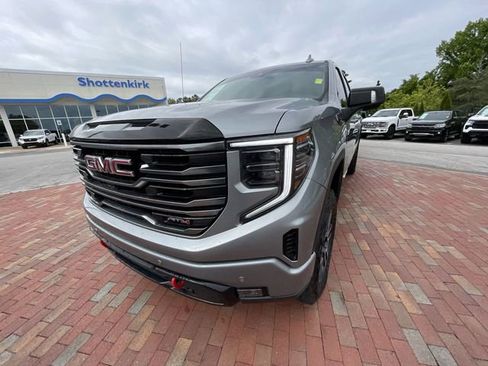 Used 2025 GMC Sierra 1500 AT4 w/ AT4 Preferred Package AWD/4WD image 26