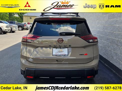 Used 2025 Nissan Rogue SV AWD/4WD image 4