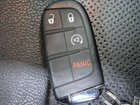 Used 2022 Jeep Compass Latitude w/ Sun and Sound Group AWD/4WD image 29