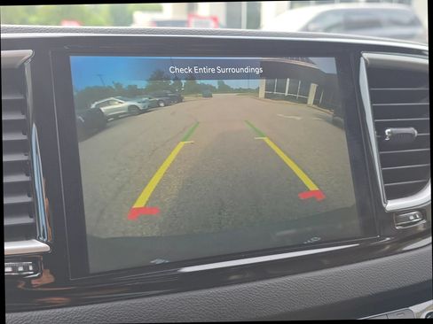 Used 2023 Chrysler Pacifica Touring-L FWD image 26
