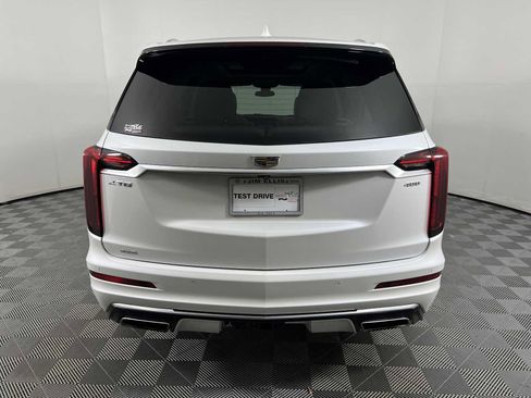 Used 2021 Cadillac XT6 Premium Luxury AWD/4WD image 16