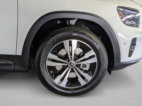 Certified 2025 Mercedes-Benz GLB 250 image 24