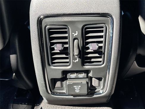 Used 2019 Jeep Grand Cherokee Limited image 27