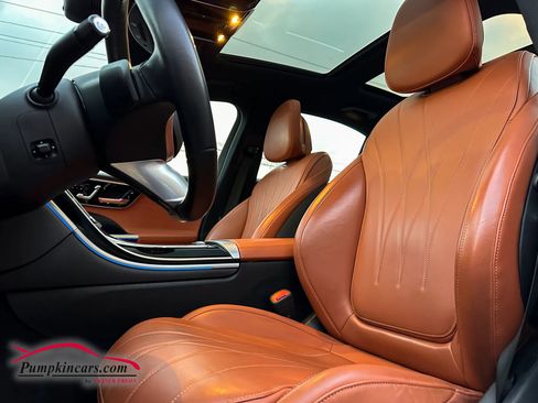 Used 2022 Mercedes-Benz C 300 C 300 4MATIC Sedan 4D w/ Exclusive Trim Package image 6