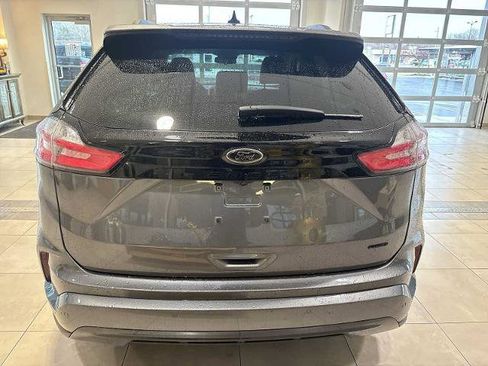 Certified 2024 Ford Edge SE w/ Black Appearance Package AWD/4WD image 4