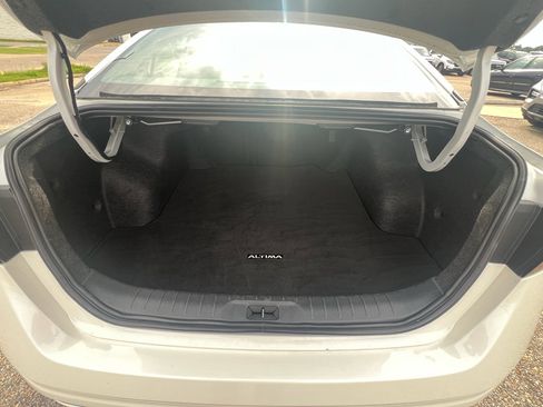 Used 2025 Nissan Altima 2.5 SV FWD image 32
