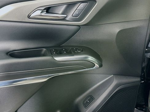 Used 2025 Chevrolet Traverse LT image 15