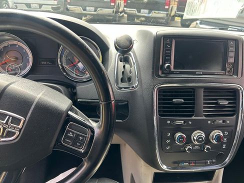 Used 2019 Dodge Grand Caravan SXT FWD image 26