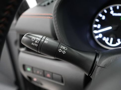 Used 2023 Nissan Sentra SR w/ SR Premium Package FWD image 19