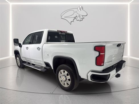 Used 2024 Chevrolet Silverado 2500 High Country w/ High Country Premium Package AWD/4WD image 3