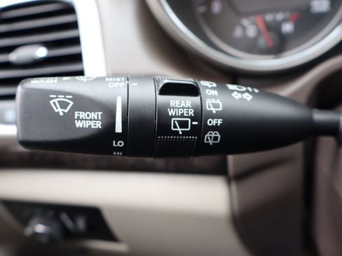 Used 2013 Jeep Grand Cherokee Laredo w/ Laredo E Group image 31