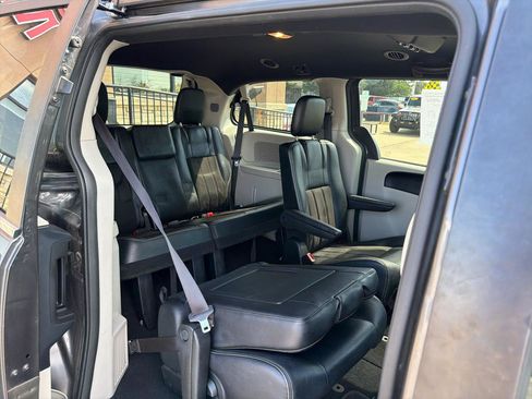 Used 2020 Dodge Grand Caravan SXT FWD image 29