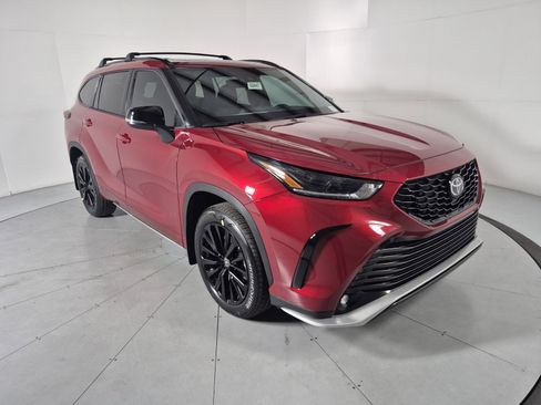 New 2026 Toyota Highlander XSE image 7