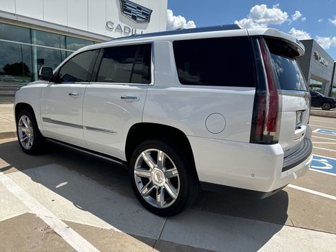 Used 2019 Cadillac Escalade Premium Luxury AWD/4WD image 4