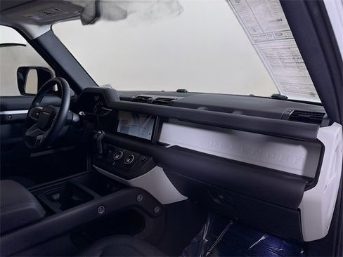 Certified 2023 Land Rover Defender 110 SE image 31