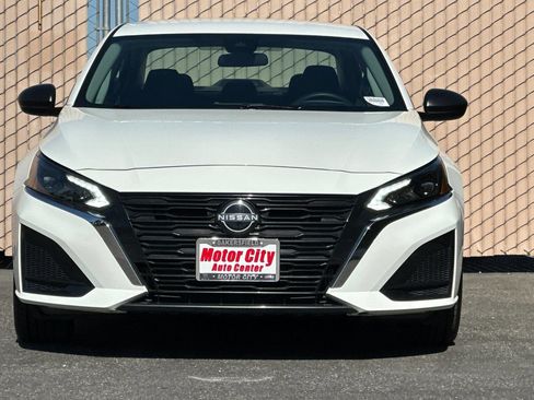 Used 2025 Nissan Altima 2.5 SV FWD image 9