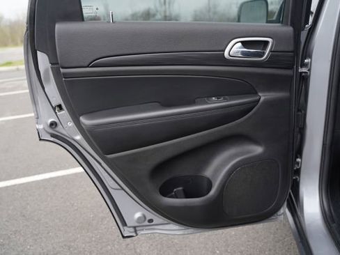 Used 2020 Jeep Grand Cherokee Laredo image 16