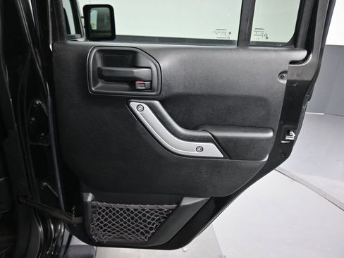 Used 2017 Jeep Wrangler Unlimited Sahara w/ Max Tow Package image 28