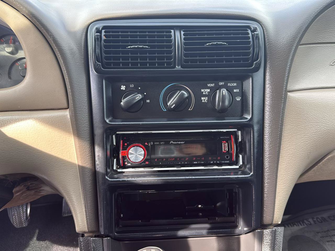 Used 2000 Ford Mustang Convertible RWD image 15