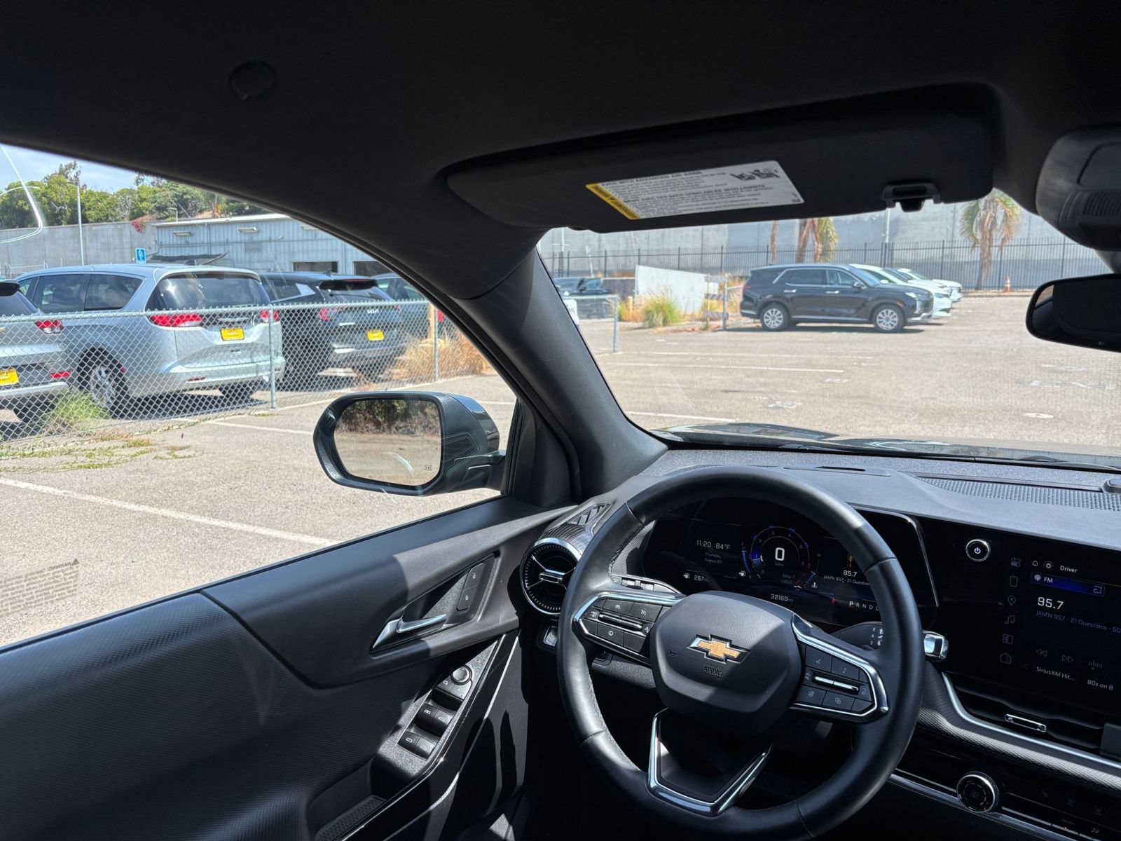 Used 2025 Chevrolet Equinox LT FWD image 34