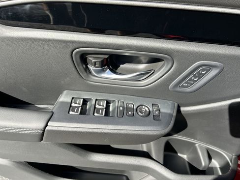 Certified 2025 Honda Pilot Touring image 16