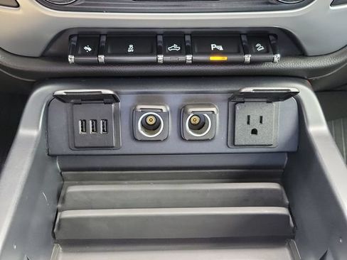 Used 2014 GMC Sierra 1500 SLT w/ SLT Preferred Package AWD/4WD image 29