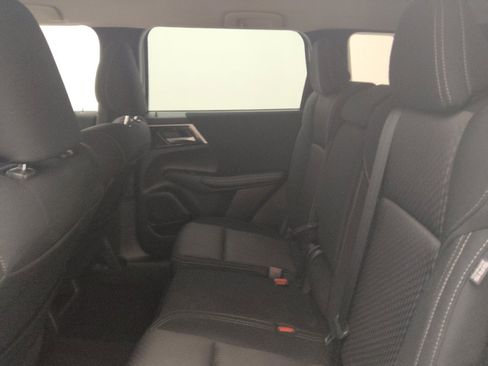Used 2023 Mitsubishi Outlander ES FWD image 18