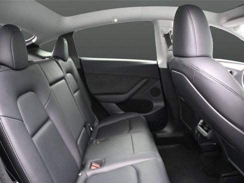 Used 2024 Tesla Model Y 2WD image 17