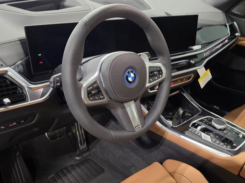 Used 2026 BMW X5 xDrive50e w/ M Sport Package AWD/4WD image 13