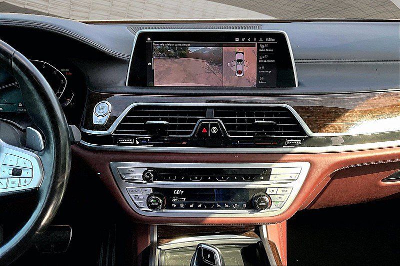 Used 2021 BMW 750i xDrive w/ Executive Package AWD/4WD image 5