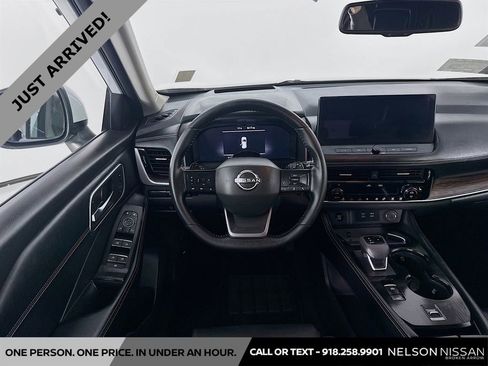 Certified 2025 Nissan Rogue Platinum w/ Tech Package image 24