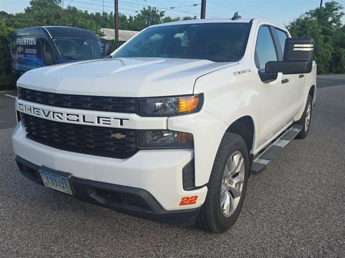 Used 2019 Chevrolet Silverado 1500 Custom w/ Custom Max Trailering Package AWD/4WD image 2