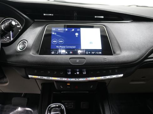 Used 2021 Cadillac XT4 Luxury w/ Cold Weather Package image 22