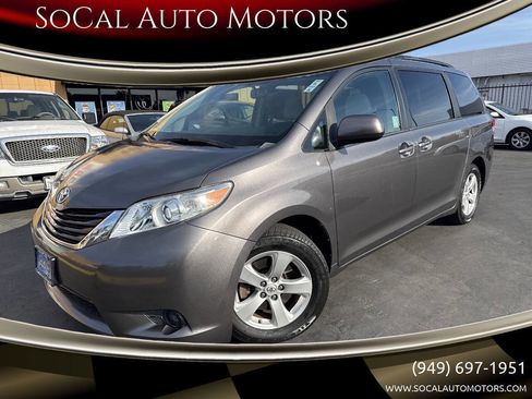 Used 2013 Toyota Sienna LE w/ Towing Pkg image 1