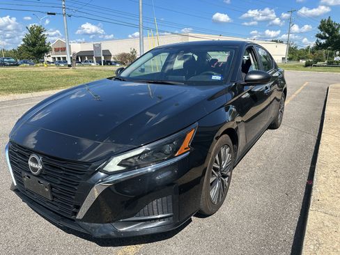 Used 2025 Nissan Altima 2.5 SV FWD image 8