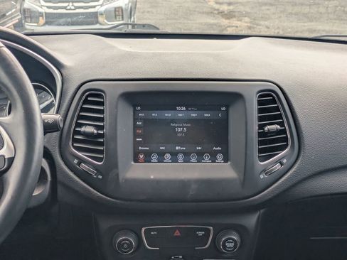 Used 2019 Jeep Compass Latitude w/ Popular Equipment Group FWD image 18