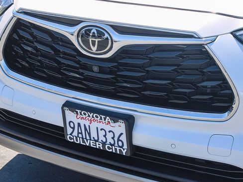 Used 2022 Toyota Highlander Platinum FWD image 6