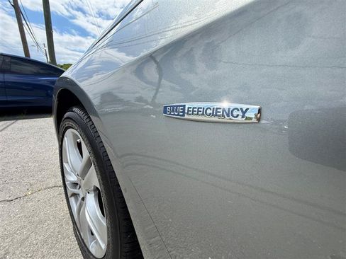 Used 2011 Mercedes-Benz E 350 BlueTEC Sedan image 9