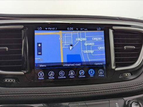 Used 2017 Chrysler Pacifica Limited w/ Tire & Wheel Group FWD image 23