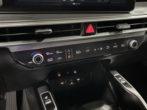 Used 2024 Kia Sorento S image 21