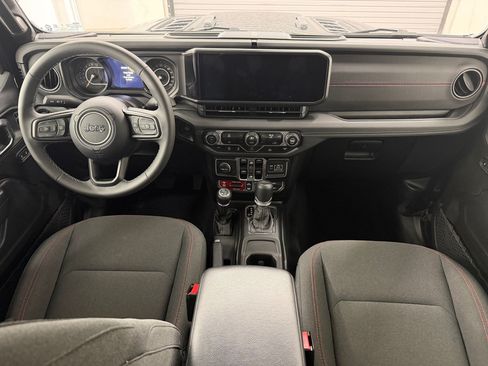 Used 2025 Jeep Gladiator Rubicon w/ Technology Group AWD/4WD image 15