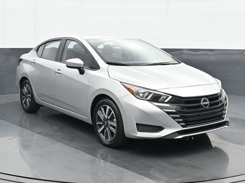 Used 2023 Nissan Versa SV image 9