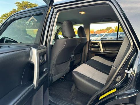 Used 2015 Toyota 4Runner SR5 AWD/4WD image 12