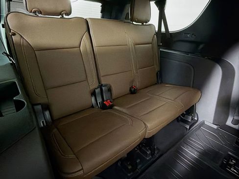 New 2026 Chevrolet Suburban High Country AWD/4WD image 24