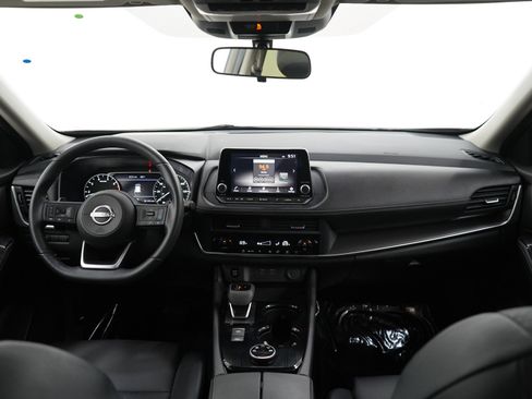 Used 2024 Nissan Rogue SV w/ SV Premium Package image 12