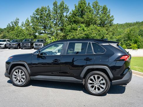 Used 2021 Toyota RAV4 XLE Premium FWD image 7