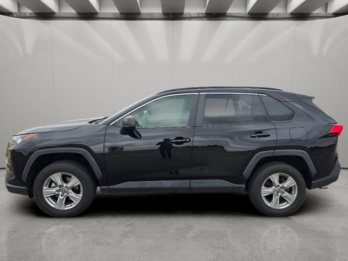 Used 2022 Toyota RAV4 LE AWD/4WD image 2