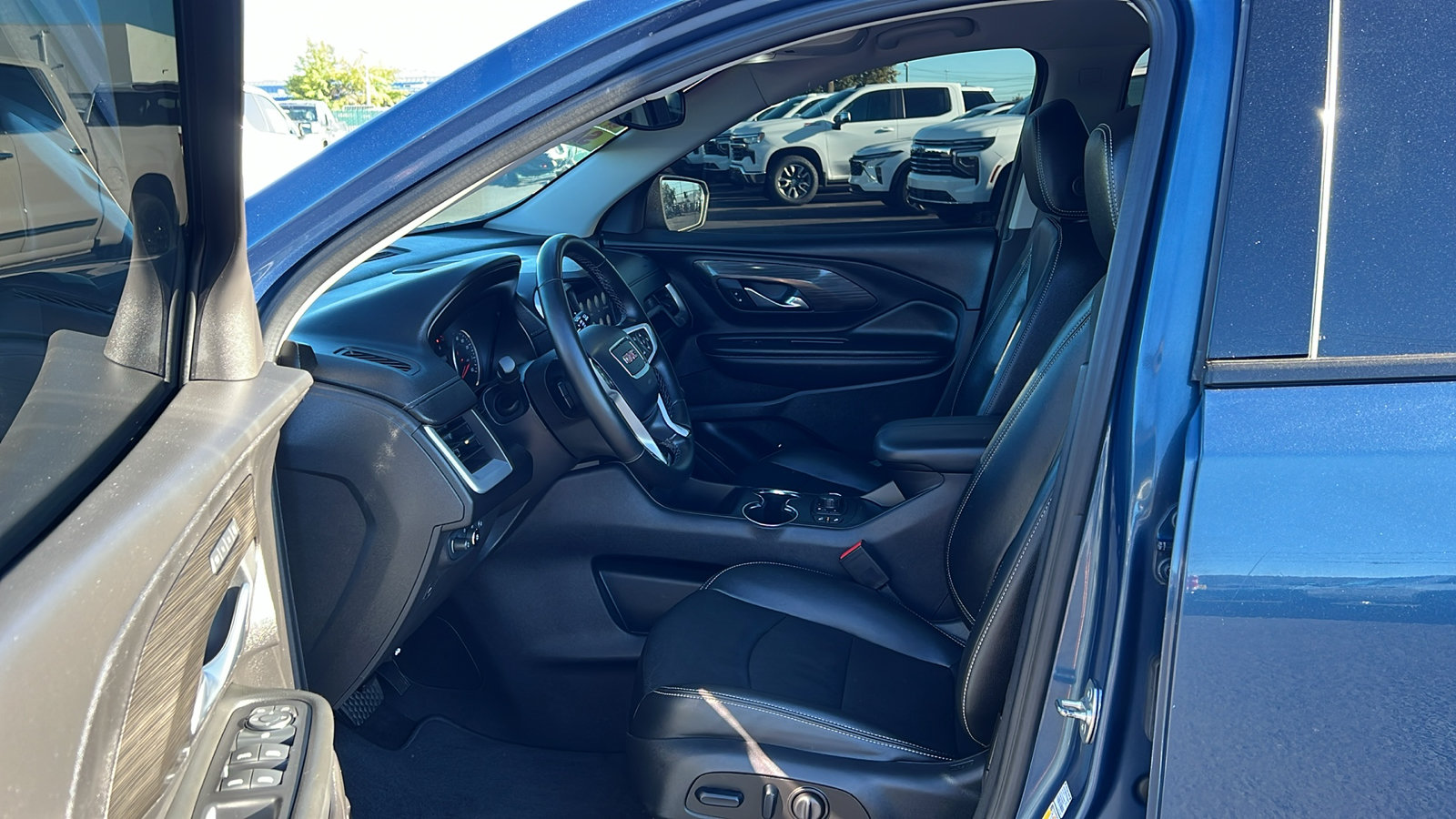 Used 2024 GMC Terrain SLT w/ Infotainment Package II AWD/4WD image 29